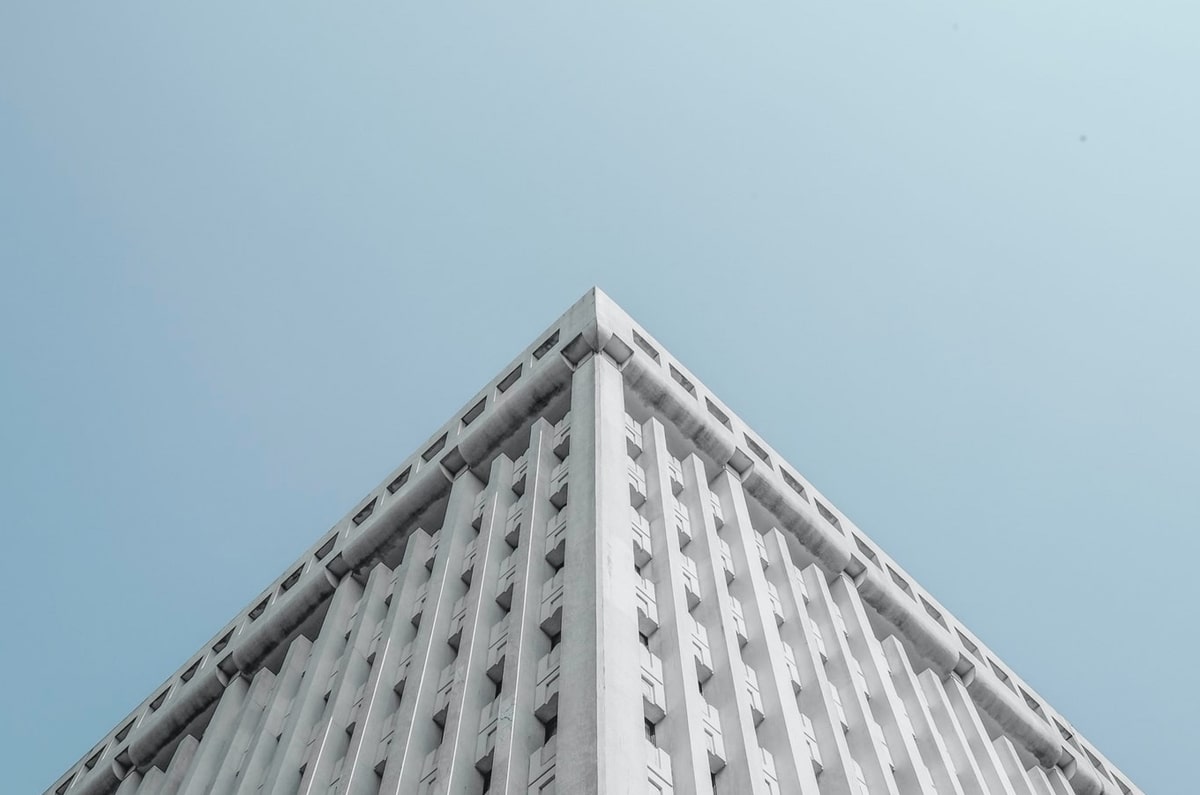 意甲媒体热议：米兰主教练阿莱格里要注意自己的脾气，之前六场比赛有三场都在看台上